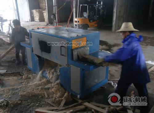 海南島鋸橡膠木-15高方木機(jī)加工現(xiàn)場(chǎng)