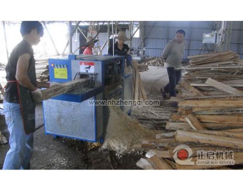 廣東高明鋸桉木加工現場方木多片機