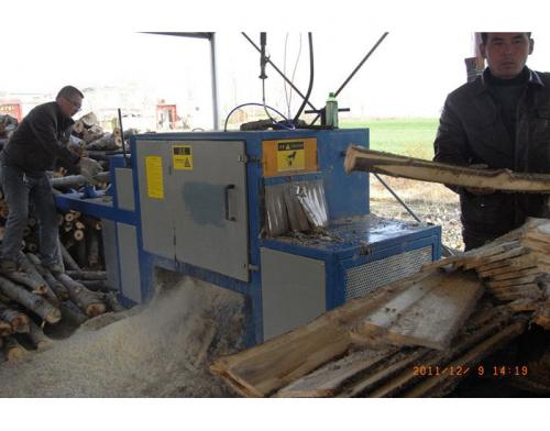 河南省-南陽(yáng)市-唐河縣-20機(jī)型鋸揚(yáng)木加工現(xiàn)場(chǎng)