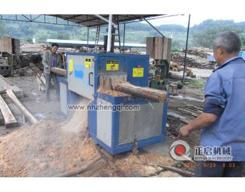 四川省-雅安-鋸方木加工現(xiàn)場